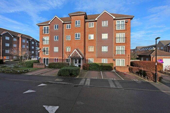 2 Bedroom Flat To Rent In Old School Place, Croydon, CR7