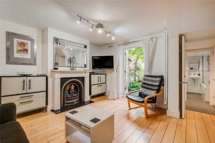 Flat To Rent In Wilton Square, Islington, London, N1