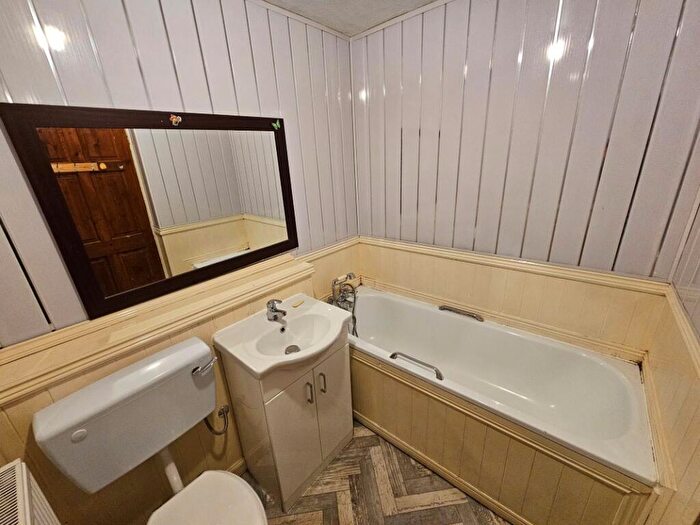 1 Bedroom Flat For Sale In Flat Cleveland Tower, Holloway Head, Birmingham, West Midlands, B1