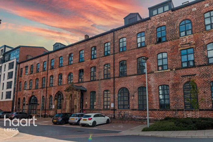 1 Bedroom Apartment For Sale In Atkinson Street, Leeds, LS10