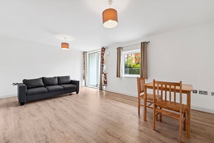 2 Bedroom Flat To Rent In Holland Gardens, Brentford, TW8