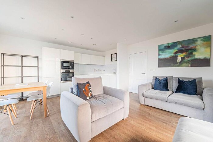 1 Bedroom Flat To Rent In Madeira Street, Canary Wharf, London, E14