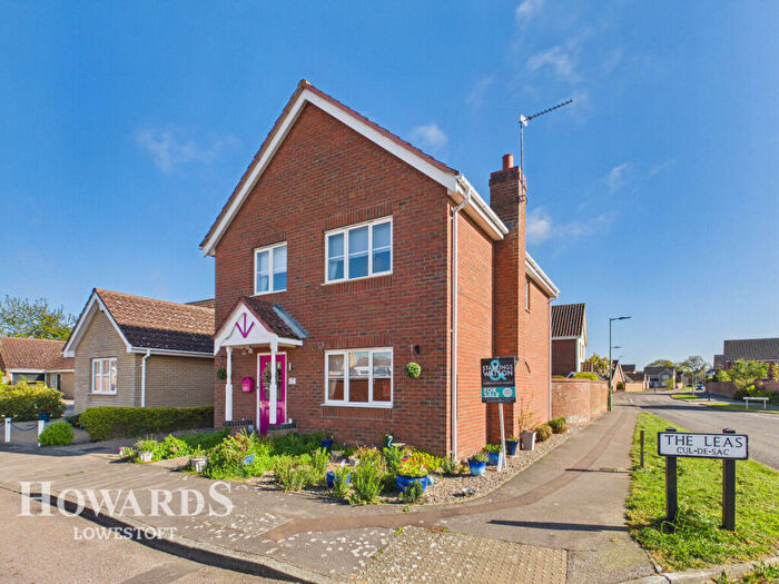 4 Bedroom Detached House For Sale In The Leas, Lowestoft, NR32
