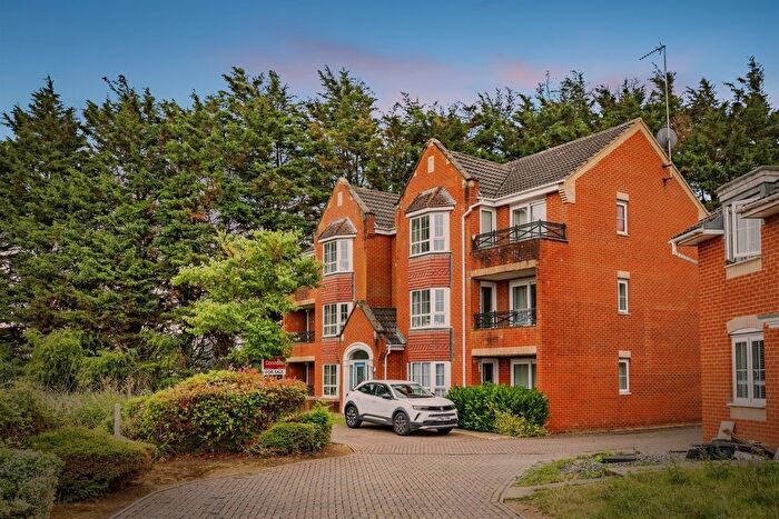 2 Bedroom Flat For Sale In Abbots Way, Kettering, NN15