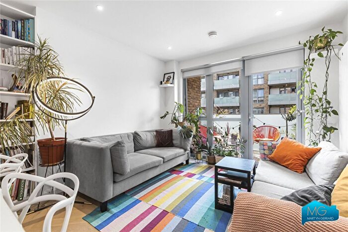 2 Bedroom Flat To Rent In Cross Lane, Hornsey, London, N8