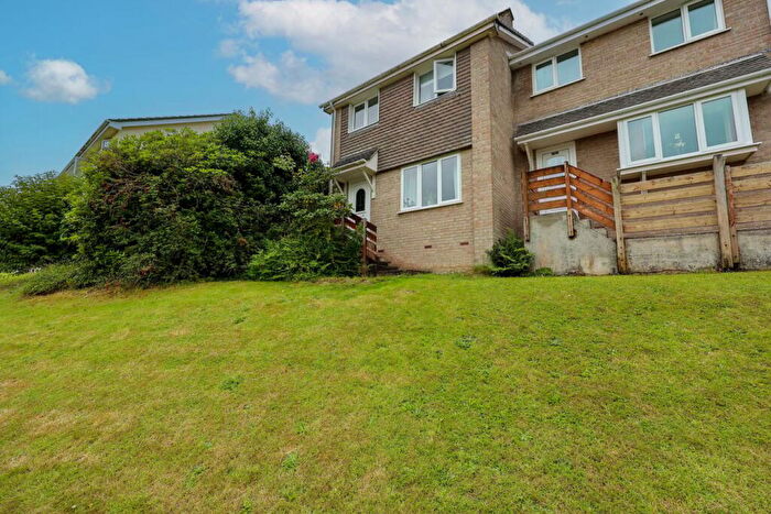 3 Bedroom Semi-Detached House For Sale In Manor View, Par, PL24