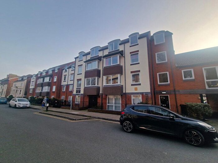 1 Bedroom Apartment For Sale In Cottage Grove, Southsea, Hampshire, PO5
