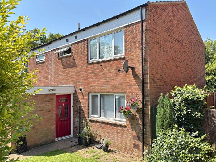 3 Bedroom End Of Terrace House For Sale In Linnet Close, Letchworth Garden City, SG6