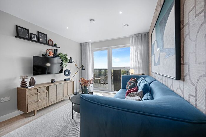 1 Bedroom Flat For Sale In Unit Kew Bridge Rise, Brentford, TW8