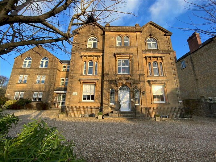 1 Bedroom Flat To Rent In The Avenue, Sherborne DT9