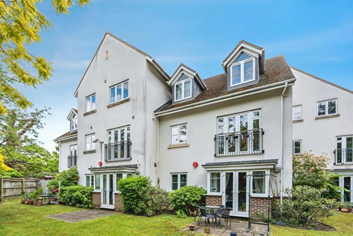 1 Bedroom Flat For Sale In Kingfield Road, Woking, Surrey, GU22