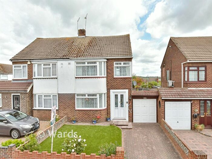 3 Bedroom Semi-Detached House For Sale In Hilltop Road, Frindsbury, Rochester, Kent, ME2