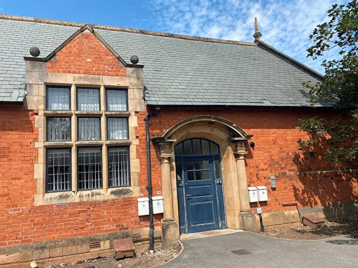 2 Bedroom Flat To Rent In Old School Lane, Creswell, Worksop, S80