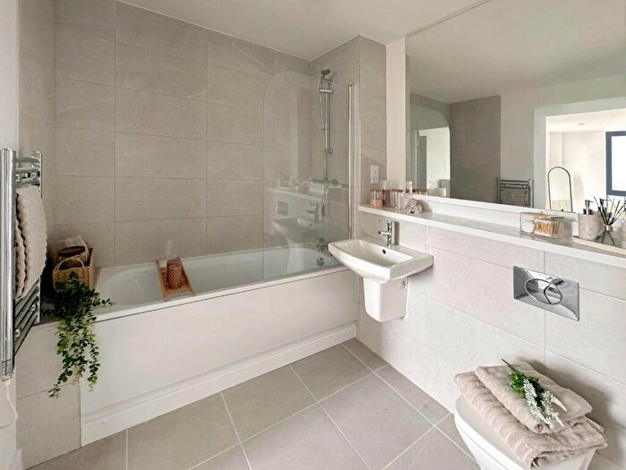 1 Bedroom Apartment For Sale In Oldfield Road, Manchester, Greater Manchester, M5
