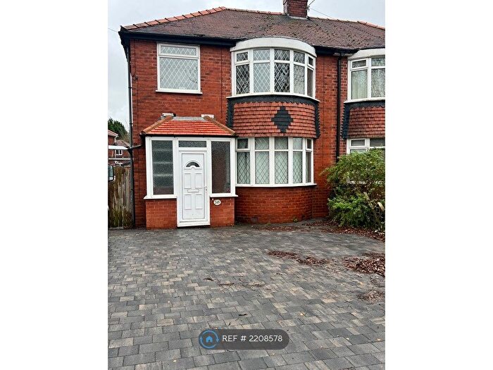 3 Bedroom Semi-Detached House To Rent In Broadway, Chadderton, OL9