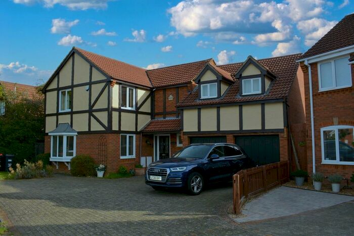 5 Bedroom Detached House To Rent In Britten Grove, Old Farm Park, Milton Keynes, MK7