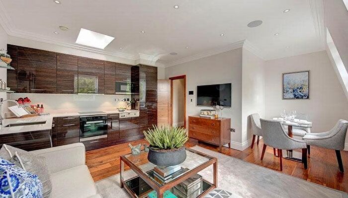 2 Bedroom Flat To Rent In Kensington Gardens Square, Bayswater, W2