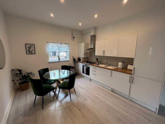 1 Bedroom Flat To Rent In Pall Mall, Leigh-On-Sea, SS9