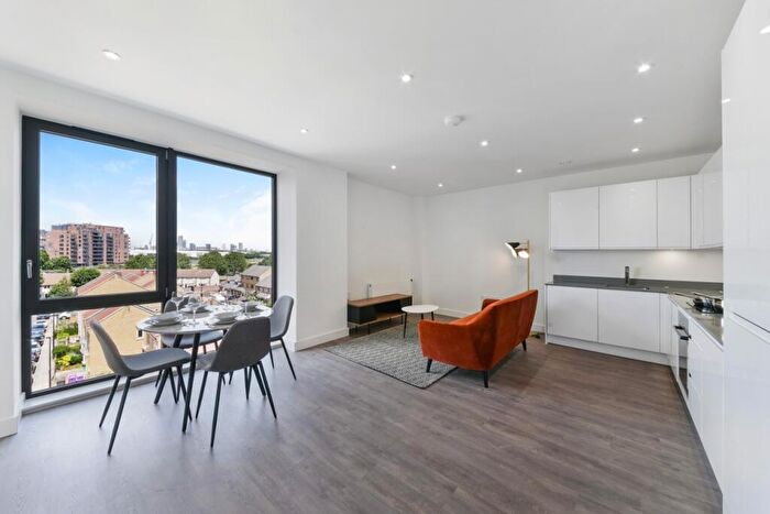 2 Bedroom Flat To Rent In Blair Street, Poplar, London, E14