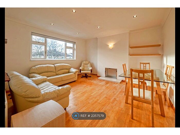 2 Bedroom Flat To Rent In Lichfield Grove, London, N3