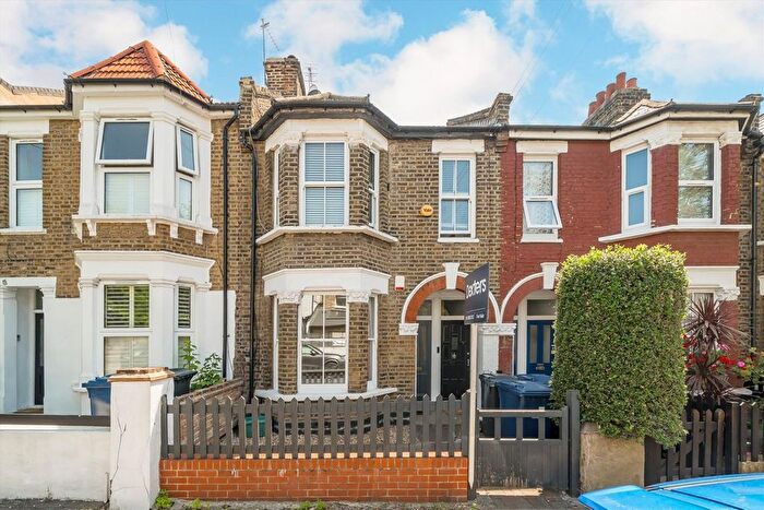 2 Bedroom Maisonette For Sale In Petersfield Road, Acton, W3