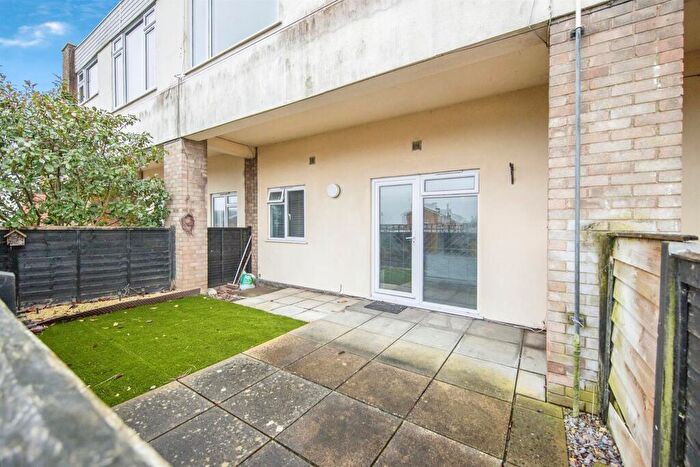 2 Bedroom Flat For Sale In Deepdale Road, Harwich, CO12