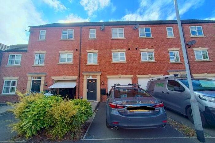 3 Bedroom Town House To Rent In Bennet Drive, Nottingham, NG17