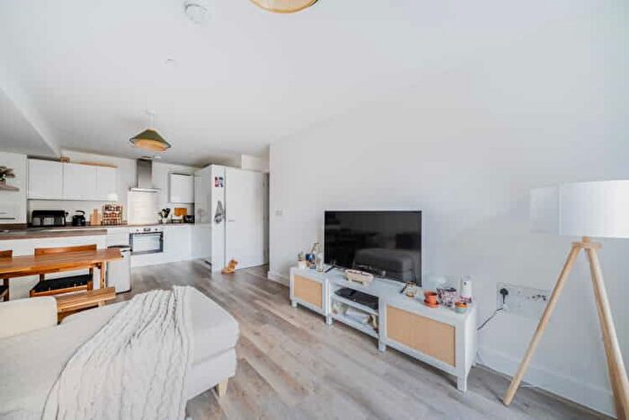 2 Bedroom Flat For Sale In Amber House, Bracknell, Berkshire, RG12