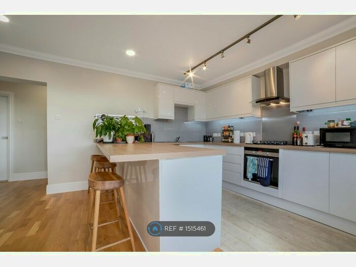 4 Bedroom Flat To Rent In Stockbeck, London, NW1