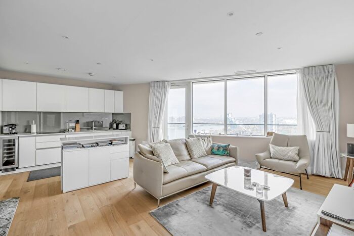 2 Bedroom Flat To Rent In Lombard Road, London, SW11