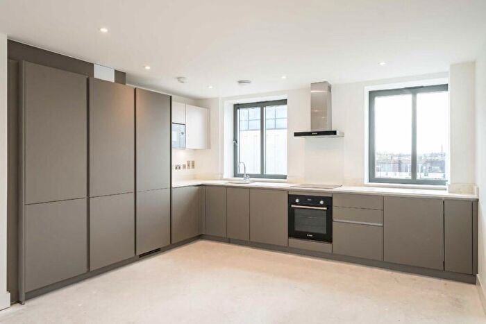 3 Bedroom Flat For Sale In Chatfield Road, Battersea, SW11