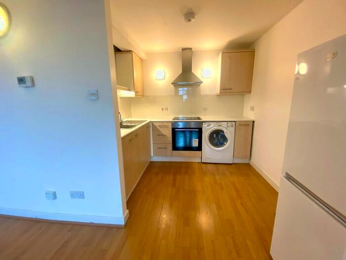 4 Bedroom Flat To Rent In Whingate, Leeds, LS12