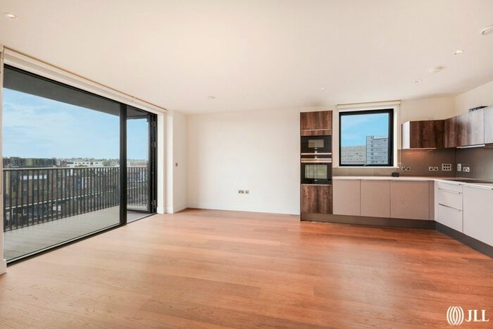 3 Bedroom Flat To Rent In St. Josephs Street, London, SW8