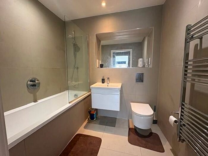2 Bedroom Flat To Rent In Bushey Hall Road, Bushey, WD23