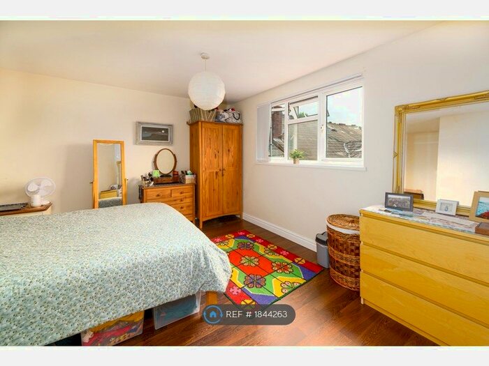 2 Bedroom Flat To Rent In East Road, Longsight, Manchester, M12