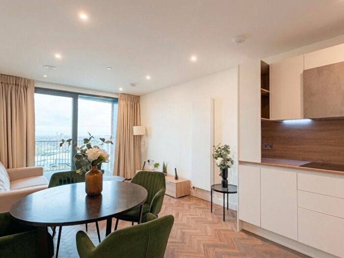 2 Bedroom Apartment To Rent In Skyline Apartments, Bromley By Bow, E3