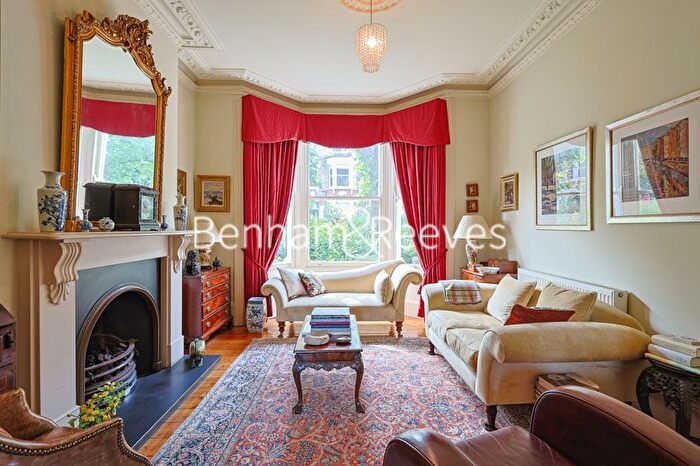 5 Bedroom Town House To Rent In Archibald Road, Tufnell Park, N7