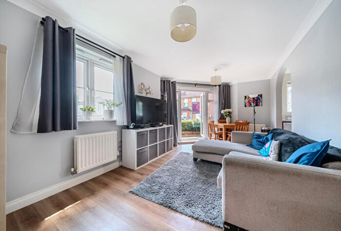 2 Bedroom Apartment For Sale In Tylehurst Drive, Redhill, Surrey, RH1