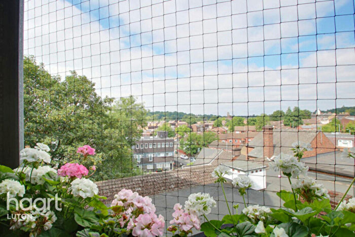 2 Bedroom Apartment For Sale In Midland Road, Luton, LU2