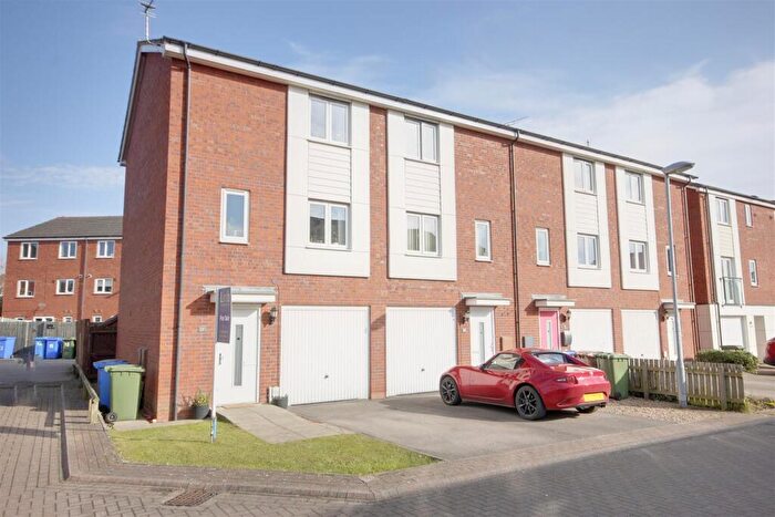 3 Bedroom End Of Terrace House For Sale In Lady Anne Way, Brough, HU15