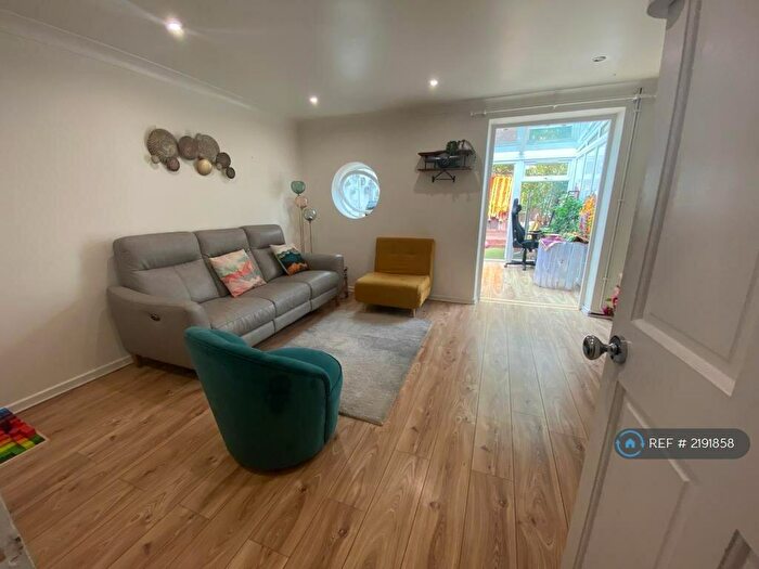 2 Bedroom Terraced House To Rent In Caledonian Wharf, London, E14