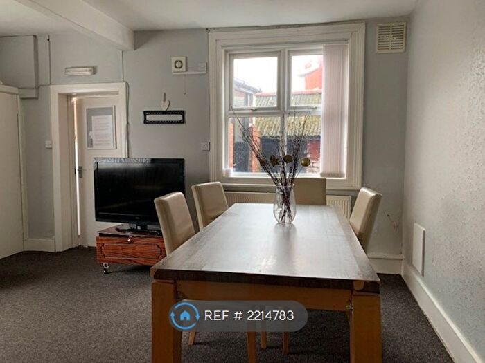 6 Bedroom Semi-Detached House To Rent In Cumberland Avenue, Liverpool, L17