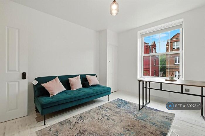 4 Bedroom Flat To Rent In Chicksand House, London, E1