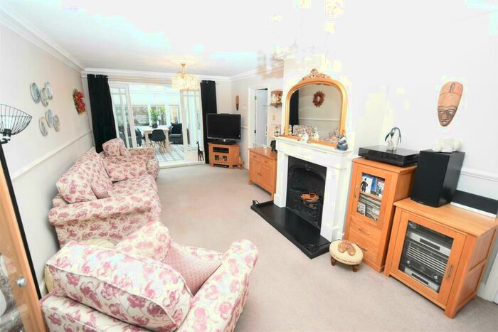 3 Bedroom End Of Terrace House For Sale In Long Road, Canvey Island, SS8