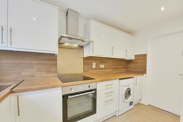 4 Bedroom Terraced House To Rent In Hobill Walk, Surbiton, KT5