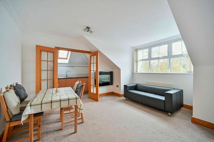 2 Bedroom Flat To Rent In Lower Kings Road, Kingston, Kingston Upon Thames, KT2