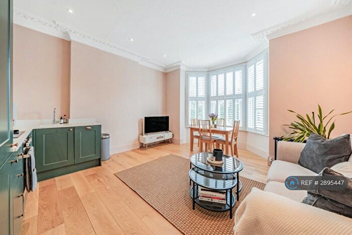 1 Bedroom Flat To Rent In Bolingbroke Grove, London, SW11