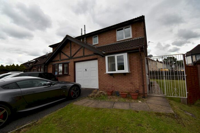 3 Bedroom Semi-Detached House To Rent In School Walk, Whitehall, Bristol, BS5