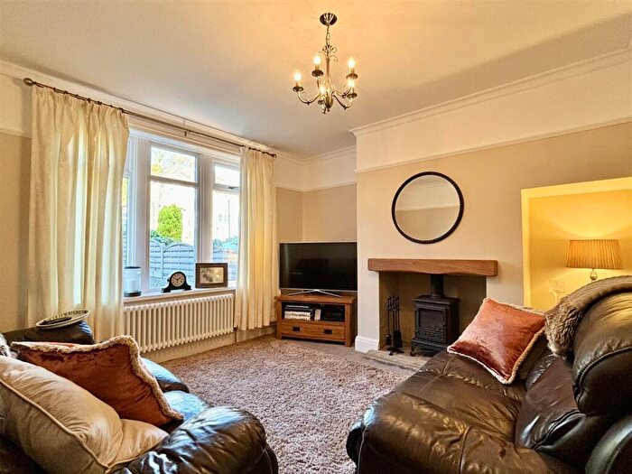 3 Bedroom Semi-Detached House For Sale In Windsor Grove, Thornton, Bradford, BD13