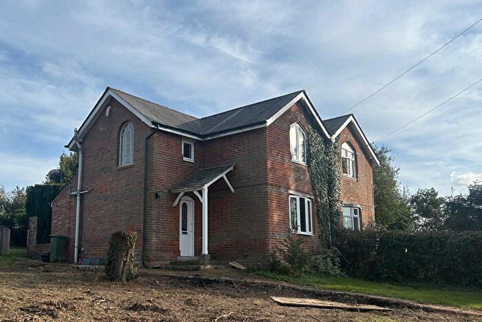 2 Bedroom Semi-Detached House To Rent In Burnetts Lane - Horton Heath, SO30